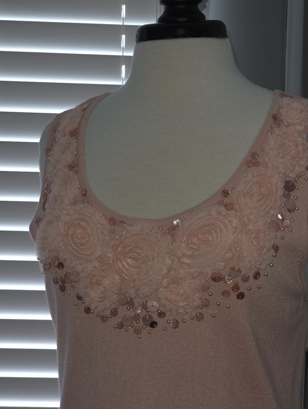 Sleeveless Pink Floral Appliqué Tank Top - Picture 7 of 10